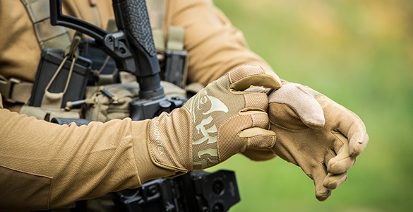 Helikon-Tex – All Round Fit Tactical Gloves® (coyote brown/adaptive green)  - Airsoftneeds.nl